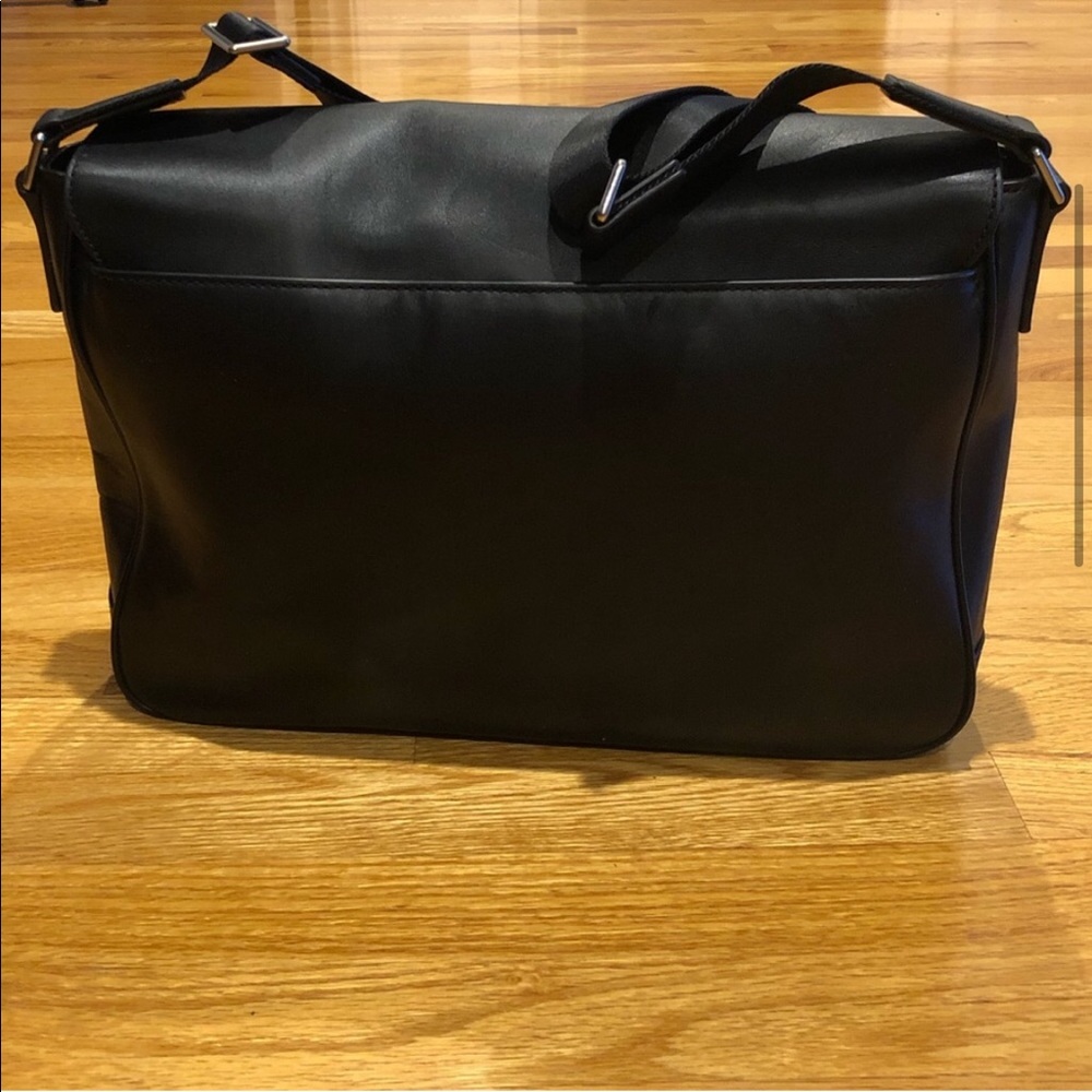 New Michael Kors Leather Messenger Bag - Picture 4 of 8
